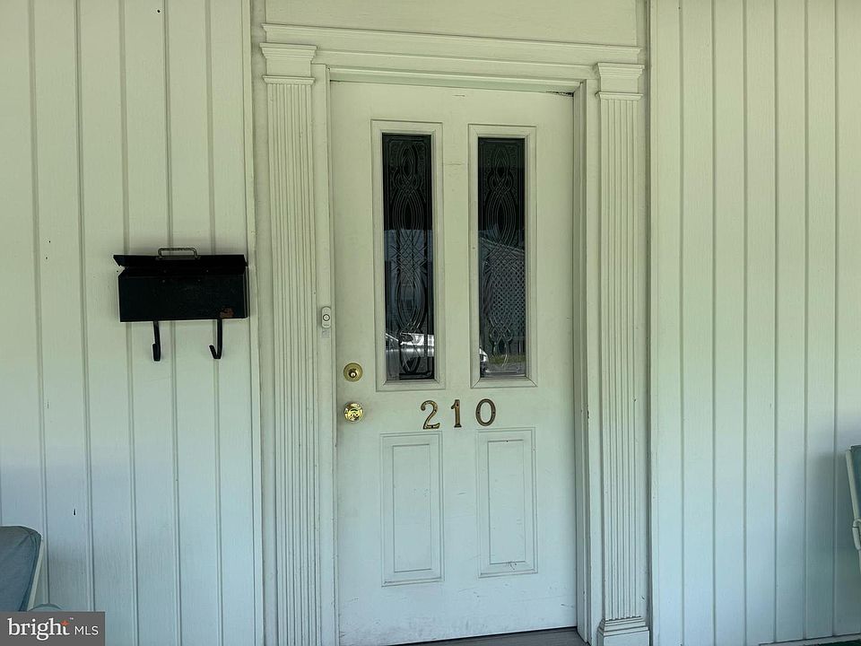 1st image of 210 N 11th St