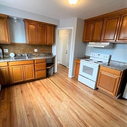 2nd image of 23271 Willard Ave Unit 2