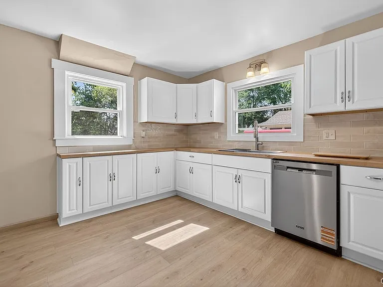 423 Wendell Ter — Photo 22