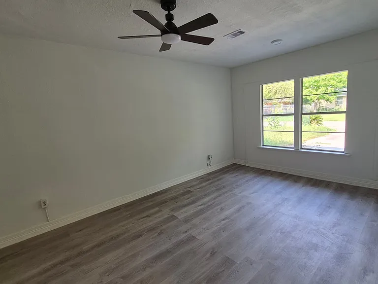 10221 Bretton Dr — Photo 11