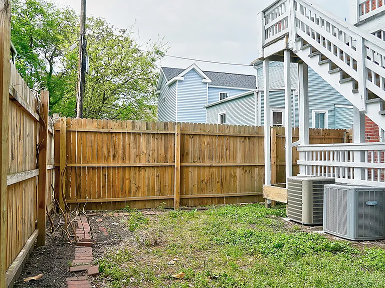 305 W 36th St — Photo 25