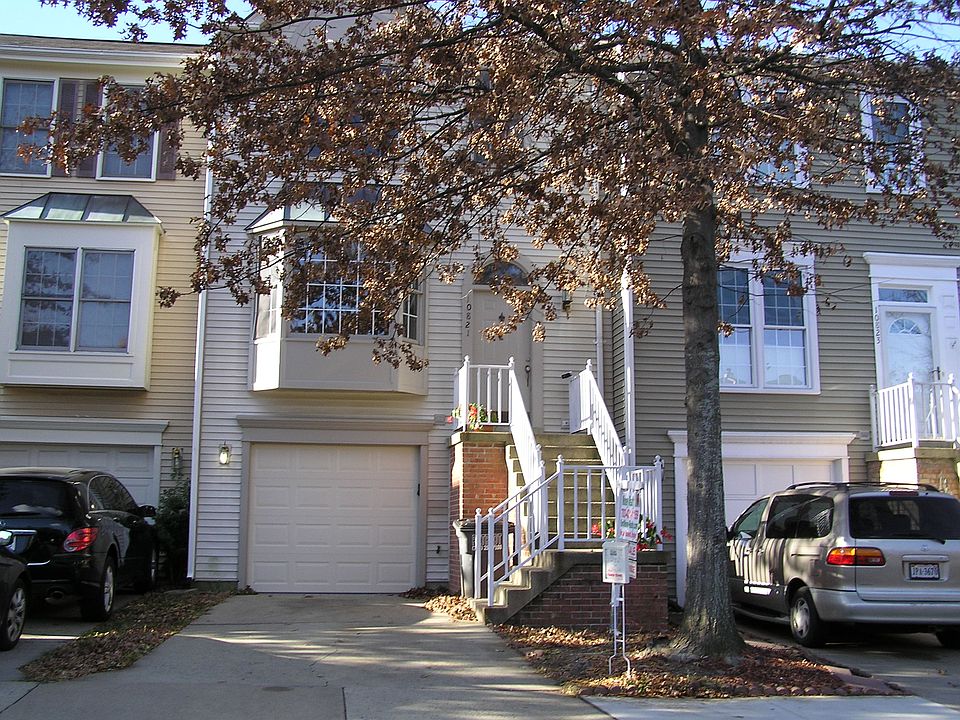 Front 1 Car Gag 4Bed 3.5Bath