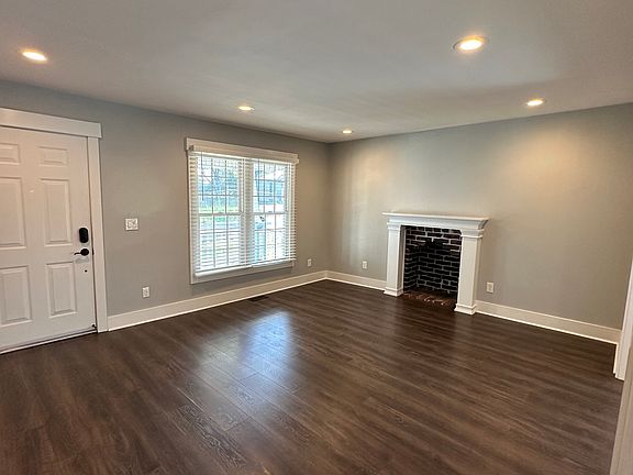 3rd image of 109 Henry Ave