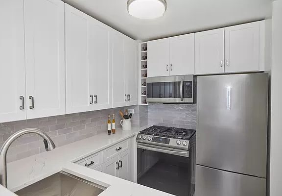 3rd image of 201 W 70th St APT 36A