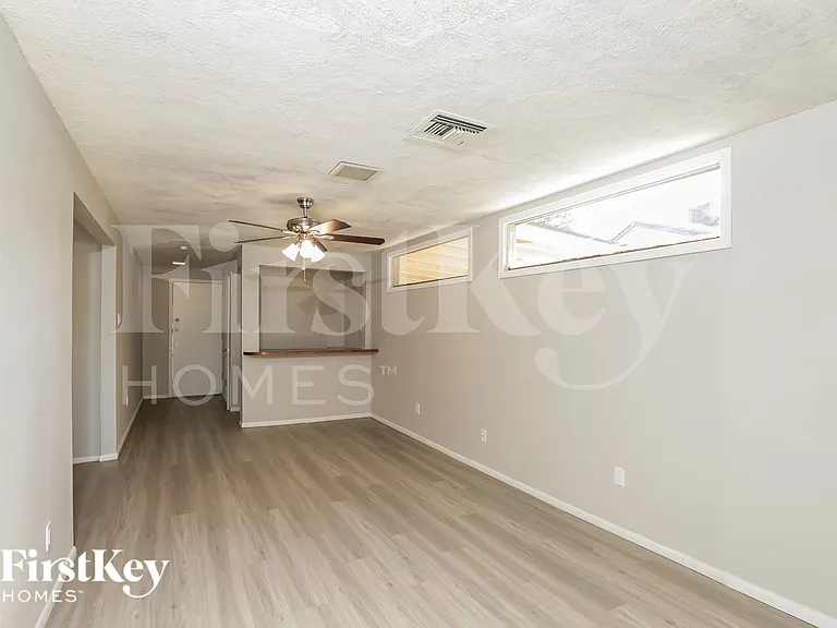 13249 N 14th Dr — Photo 6