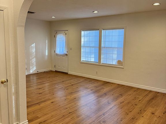 3rd image of 8064 Sepulveda Blvd