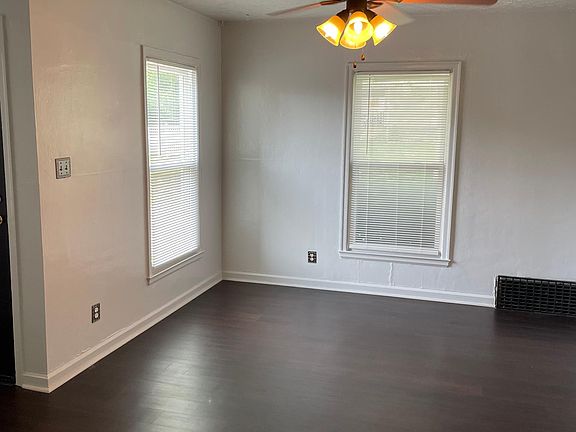 5th image of 1596 Evergreen Ave
