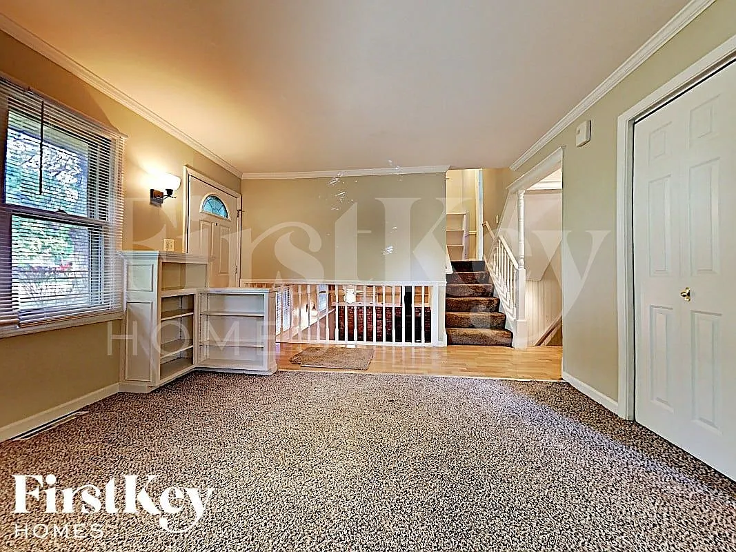 4 bed, 2.0 bath, 1048 sqft, $3,120 — Photo 4