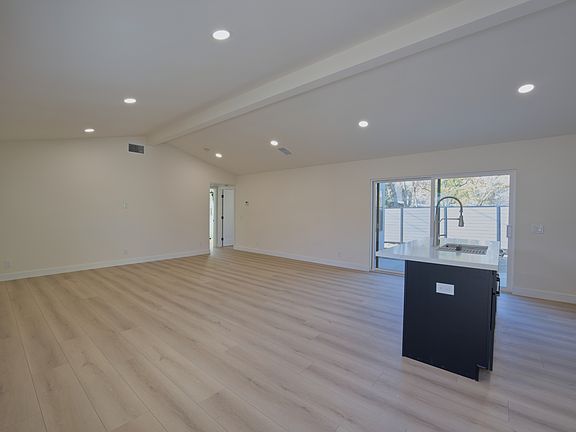 5th image of 6411 Gentry Ave