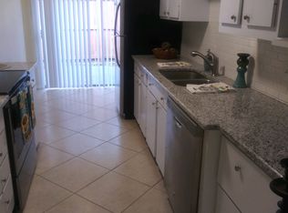 2058 Sunset Point Rd APT 15, Clearwater, FL 33765