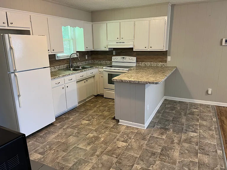 202 Williams St — Photo 2