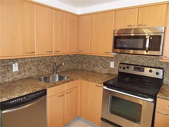 5th image of 800 West Ave APT 936