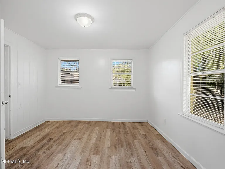 859 W 28th St — Photo 11