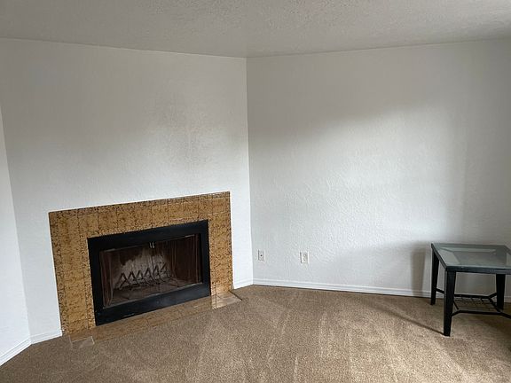 4th image of 1030 Meadowlark Ct SE APT 2