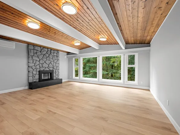 245 Glacier View Dr, Comox, BC V9M 1G6