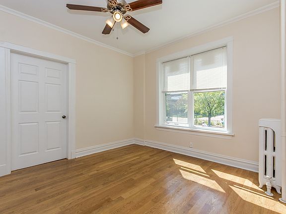 2nd image of 2225 N Hamlin Ave #1