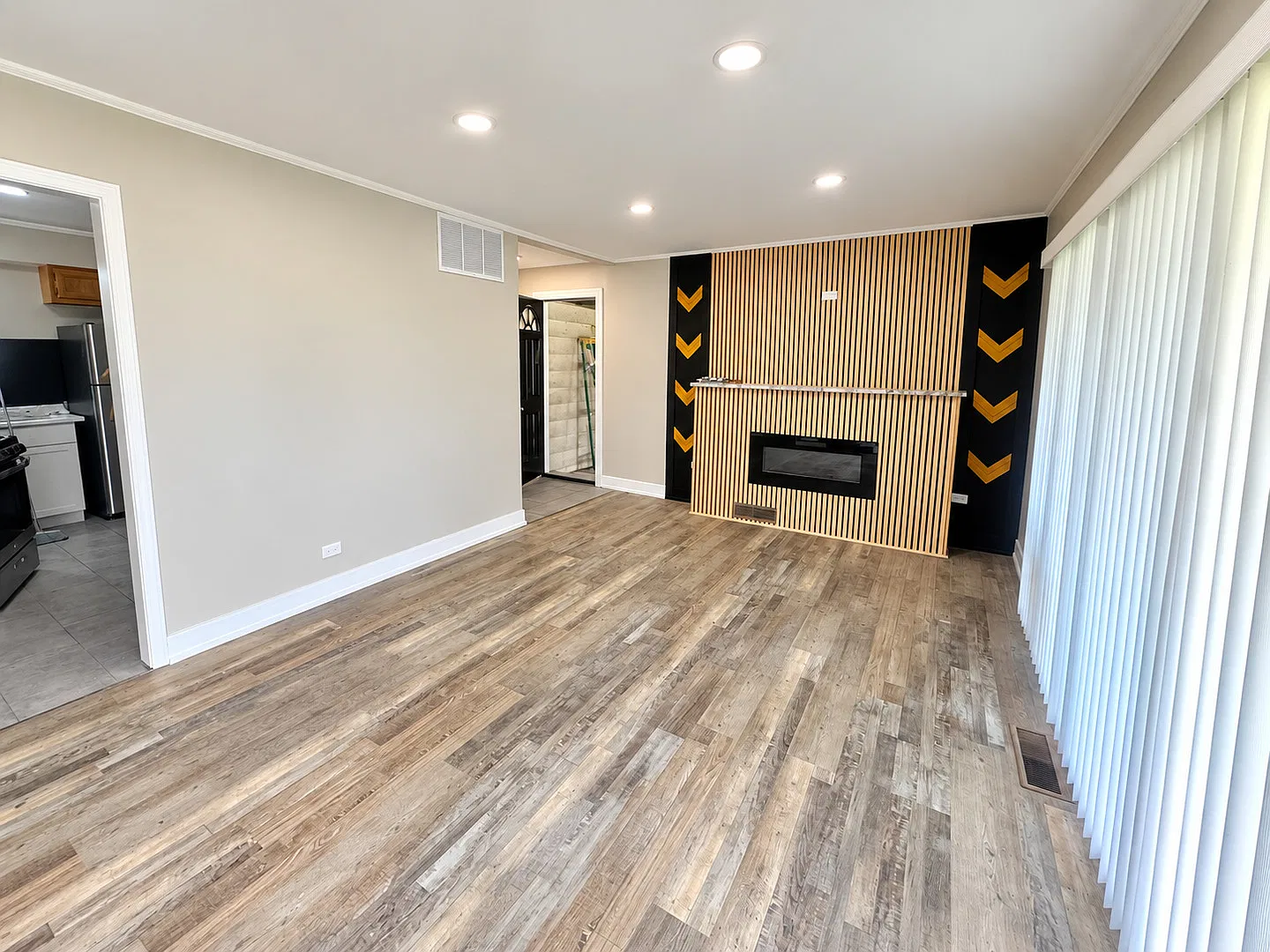 5 bed, 1332 sqft, $3,200 — Photo 2