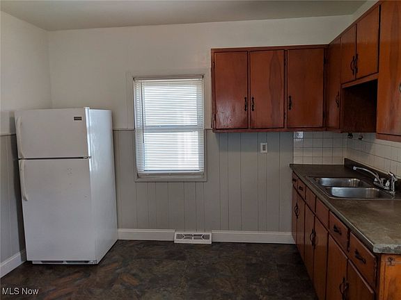 3rd image of 3205 Searsdale Ave