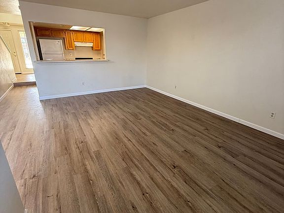 5th image of 4264 Stonewalk Ct APT B