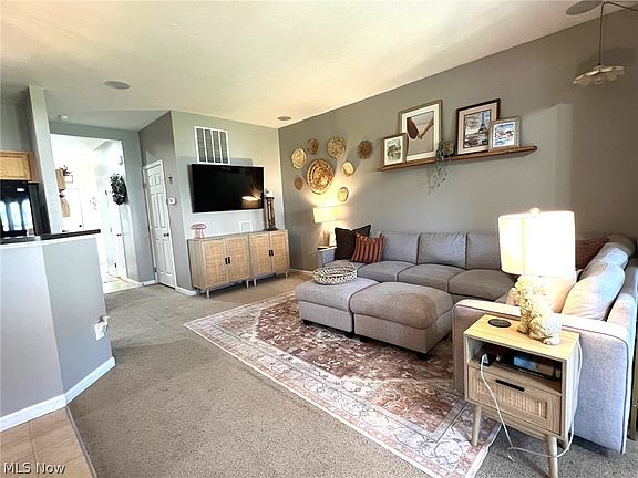 5th image of 108 Yellowstone Ct