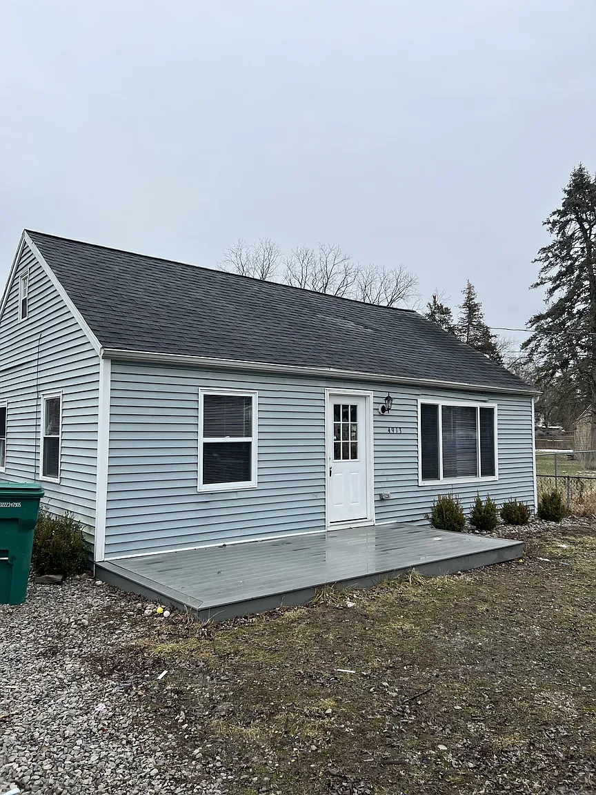4913 Hughes Rd photo 1