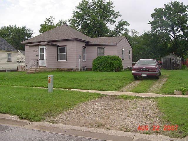 1st image of 215 4th Ave N
