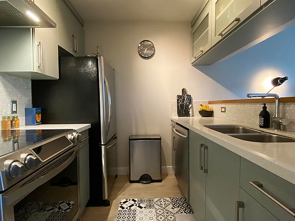 5th image of 3168 Laurel St #Penthouse 3