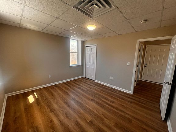 5th image of 2181 River Rd APT 3