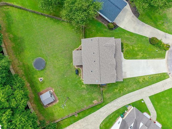 2nd image of 131 Royal Dr