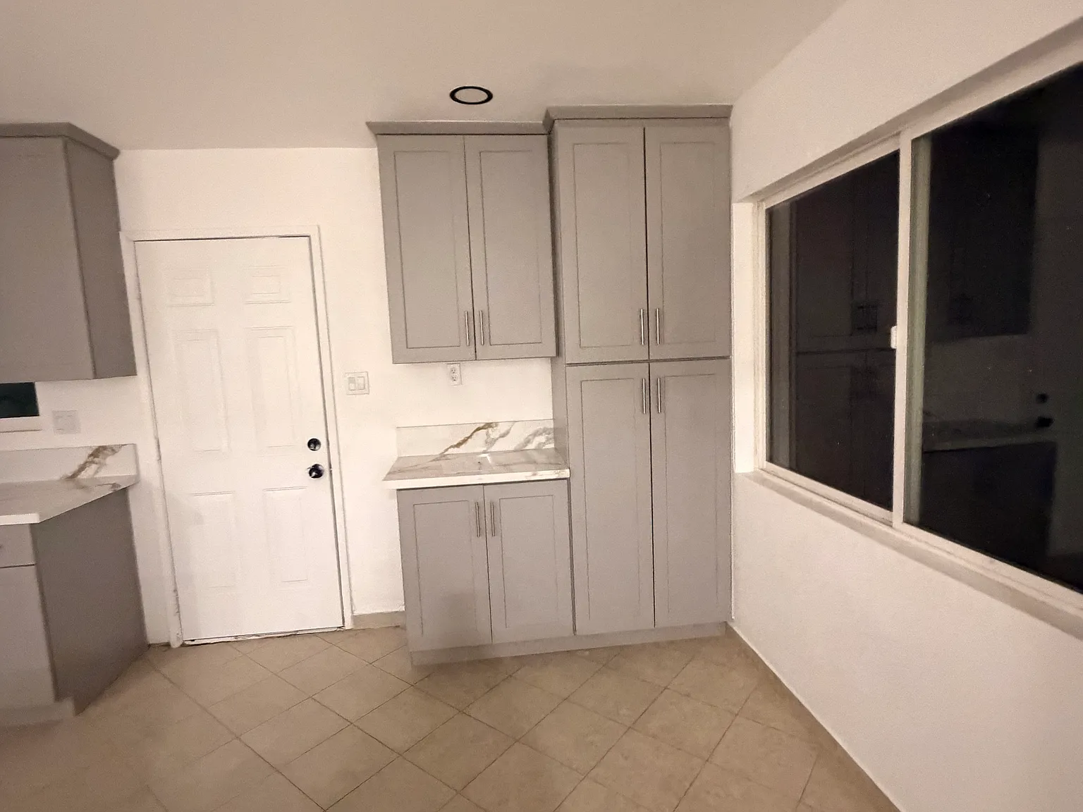 3 bed, 1135 sqft, $3,200 — Photo 4