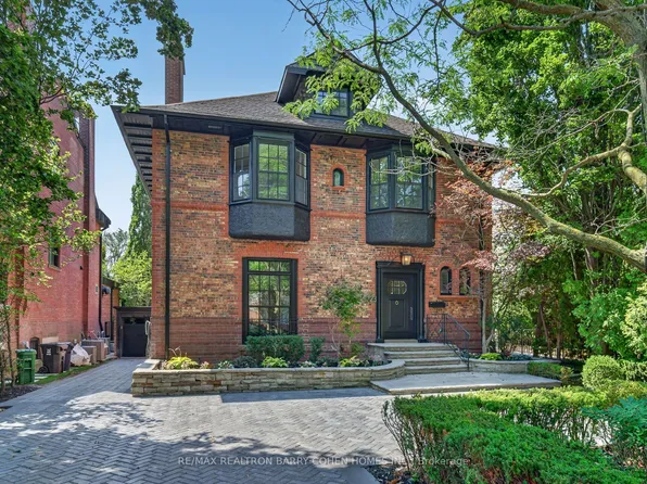 23 South Dr, Toronto, ON M4W 1R2