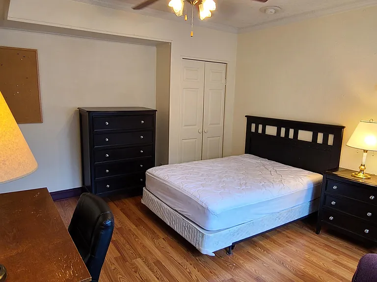 1049 Gene St — Photo 3