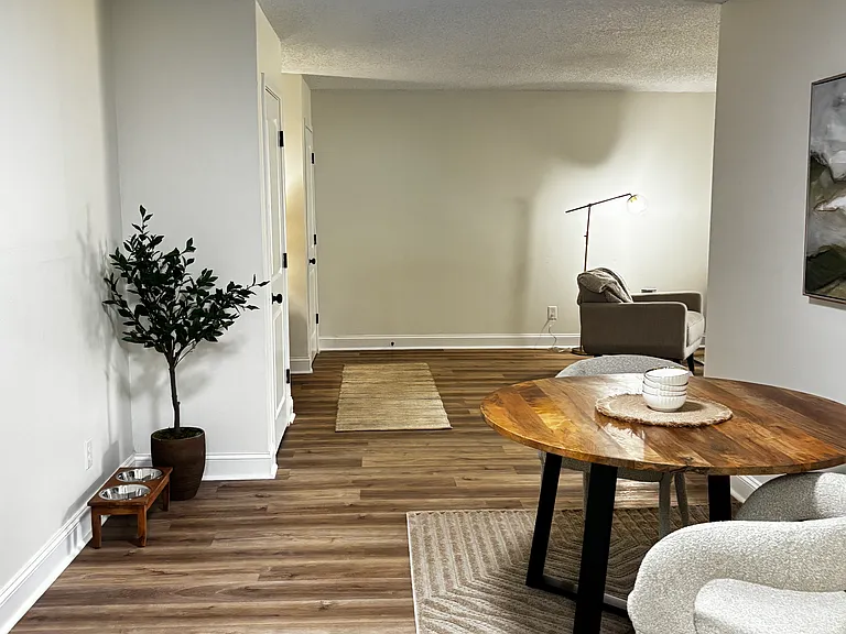 Brookhaven Apartments — Photo 15