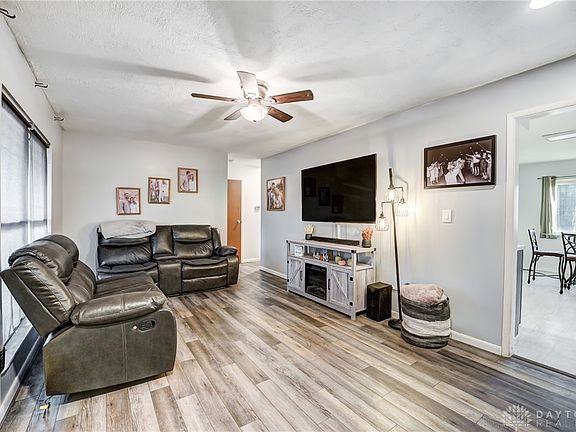 3rd image of 125 Rogers Dr