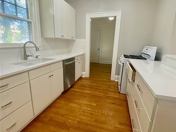 5th image of 2848 Shoal Crest Ave