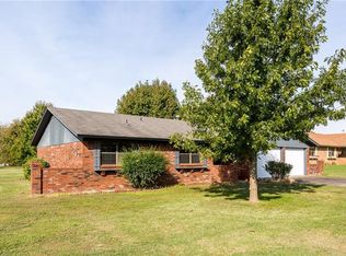 203 Meadowbrook Ave, Lincoln, AR 72744