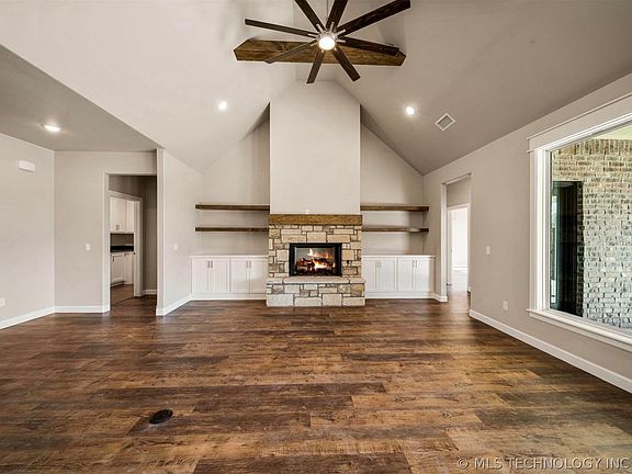 4th image of 2605 Falls Bend Dr