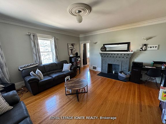 3rd image of 403 Mackay St