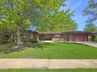 204 Carriage Dr, Morris, IL 60450