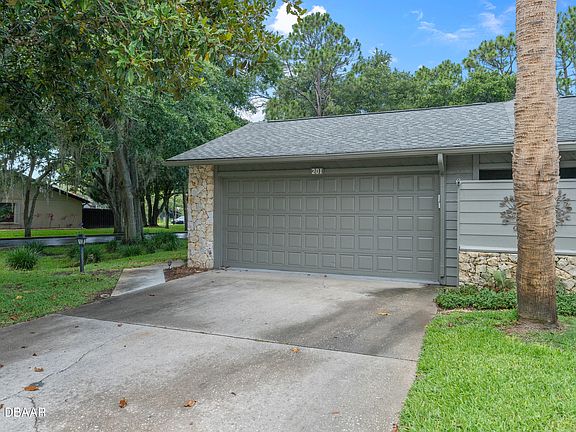 2nd image of 201 Deer Lake Cir