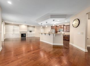 17490 Crest Hill Dr UNIT 10, Brookfield, WI 53045