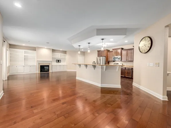 17490 Crest Hill DRIVE #10, Brookfield, WI 53045