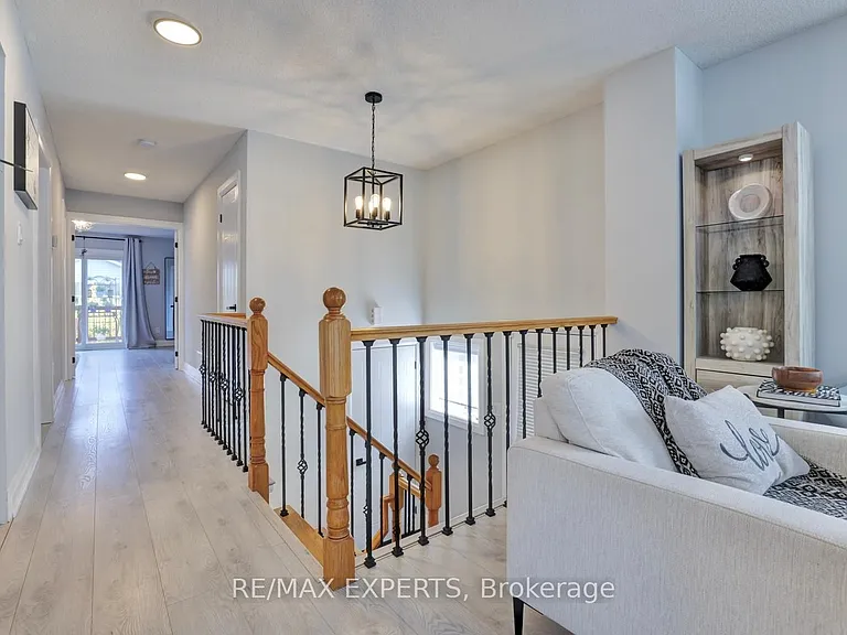72 Donald Cres — Photo 9