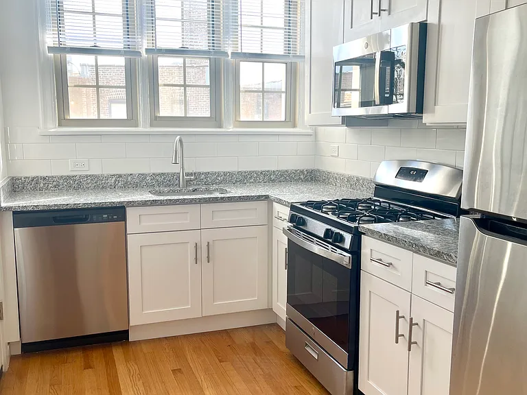 1637 W Fargo Ave #3A — Photo 2