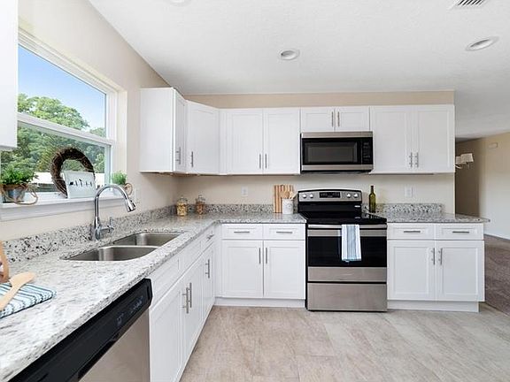 3rd image of 660 Broadmoor Dr