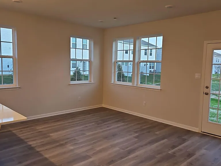 12 Eleanor Ln — Photo 9