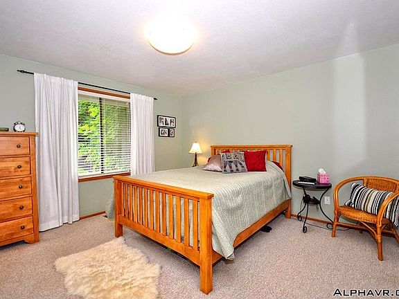 Master with Walk-in/Bath