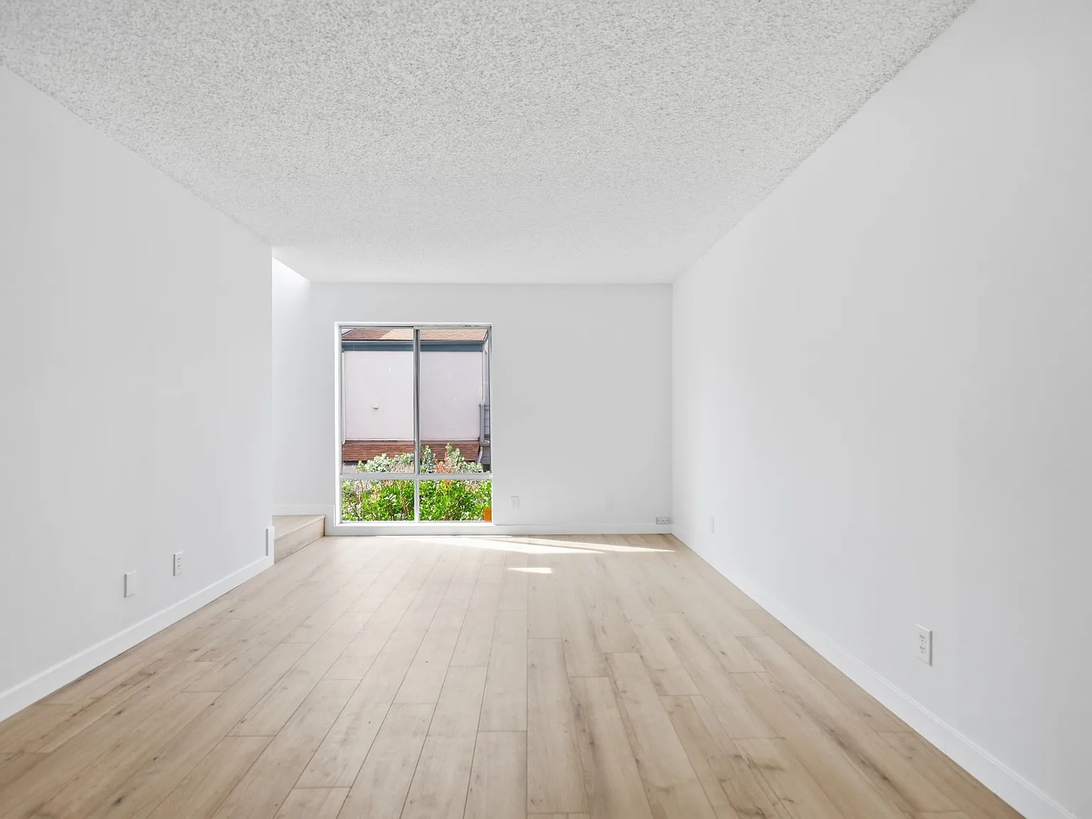 2 bed, 1.5 bath, 936 sqft, $2,750 — Photo 4