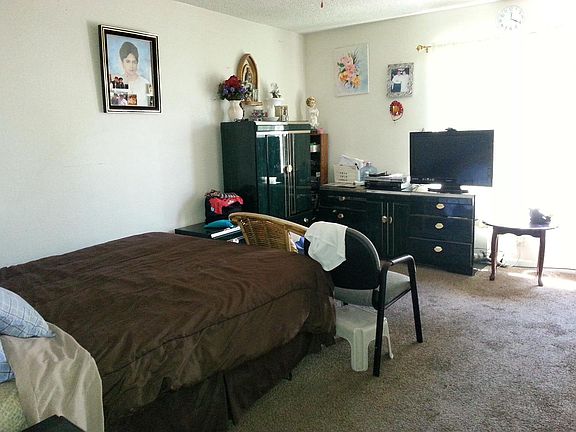 4th image of 1570 Barberry Ct
