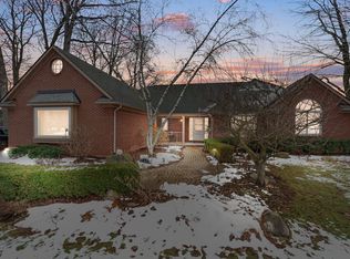 2130 Huntington Dr, Lake Orion, MI 48360